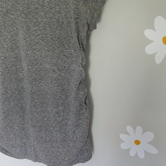 🍓 3/$30 Liz Lange Maternity Gray V-Neck T-Shirt - Picture 4 of 6